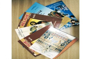 Directorii pot comanda manualele pentru clasele a III-a și a IV-a
