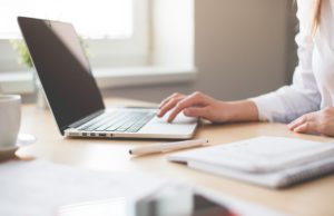 Studiu: Doar 36% dintre profesori au învățat predarea online