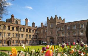 Universitatea Cambridge suspendă cursurile față în față până în vara lui 2021