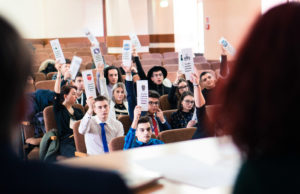 STUDIU | Cum vor elevii să înceapă școala de luni: În funcție de situația epidemiologică a școlii