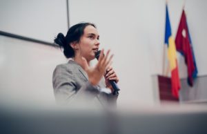 Reacția Antoniei Pup, președintele CNE, la OUG cu transportul elevilor: Nu putem vorbi despre o măsură fezabilă/ Trebuie abrogate celelalte hotărâri