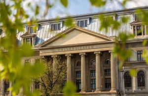 Universitatea din București lasă facultățile să decisă cum vor susține cursurile