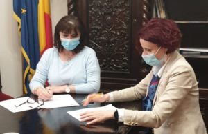 Cum vor da Evaluarea Națională elevii cu boli cronice și imunodeficiențe/ Ce au discutat Monica Anisie și Mădălina Turza, președintele ANDPDCA