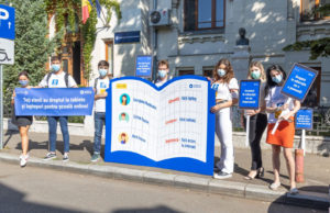 Protest pentru tablete la Ministerul Educației/ „Accesul la educație nu se negociază”