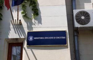 Proiect: Elevii să aibă gratuitate la transportul local rutier, naval, cu metroul şi feroviar