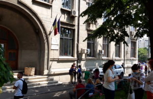 București: Jumătate dintre elevii de clasa a VIII-a și a XII-a vin la școală DOCUMENT Colegiul National „Gheorghe Sincai” din Bucuresti