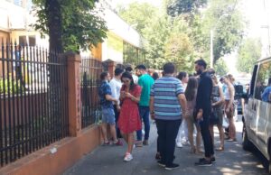 ULTIMA ORĂ Școlile pot angaja profesori și medici în cazul în care nu au suficienți