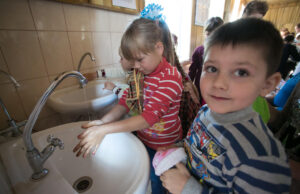 UNICEF: Una din patru școli din România nu deținea dotări minime pentru spălarea mâinilor, înainte de pandemie