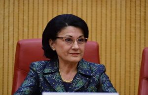 Ecaterina Andronescu: Şcoala online nu poate înlocui şcoala cu prezenţă fizică