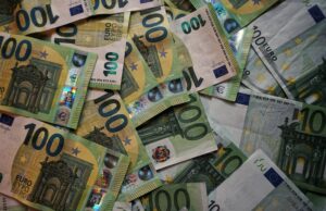 Sondaj. Mai mult de jumătate dintre părinți au cont de economii pentru copii Fonduri europene