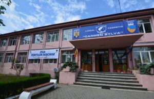 Un elev din Eforie Sud a făcut mai puțin de jumătate din ore/ Profesorii n-au vrut să predea online