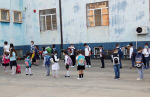 Elevii de gimnaziu și liceu s-au întors la cursuri| Clasele primare au vacanță până pe 9 ianuarie