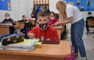 Profesorii și elevii ar putea avea o nouă minivacanță