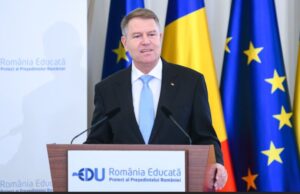 Klaus Iohannis a promulgat legea prin care transportul elevilor e decontat de la buget
