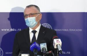 Mesajul lui Sorin Cîmpeanu pentru părinții care își țin copiii acasă | Ce le-a spus despre mall-uri