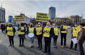 Profesorii reîncep protestele în Piața Victoriei
