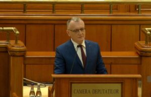 Moțiunea USR de la Parlament: Sorin Cîmpeanu a dat vina pe conducerea Sănătății din pandemie pentru dezastrul din educație