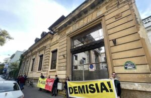 A treia zi de proteste în fața Ministerului Educației. Mai multe personalități cer demisia lui Cîmpeanu
