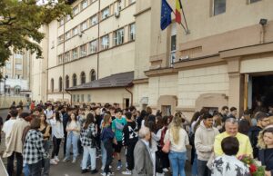 Elevii cer o creştere egală cu cel puţin 0,8% din PIB în bugetul Ministerului Educaţiei