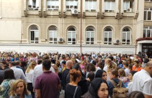 Elevii intră în vacanța de Paște. Cursurile reîncep miercuri-19 aprilie