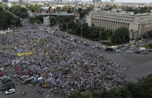 Sindicatele din Educaţie spun că greva continuă: „Avem nevoie de majorări, nu de prime şi vouchere”