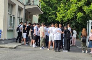 Evaluare Naţională 2026. Peste 148.000 de elevi susțin proba de Limba şi literatura română